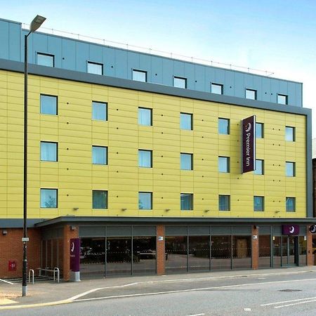 Premier Inn Newbury Town Centre Exterior photo